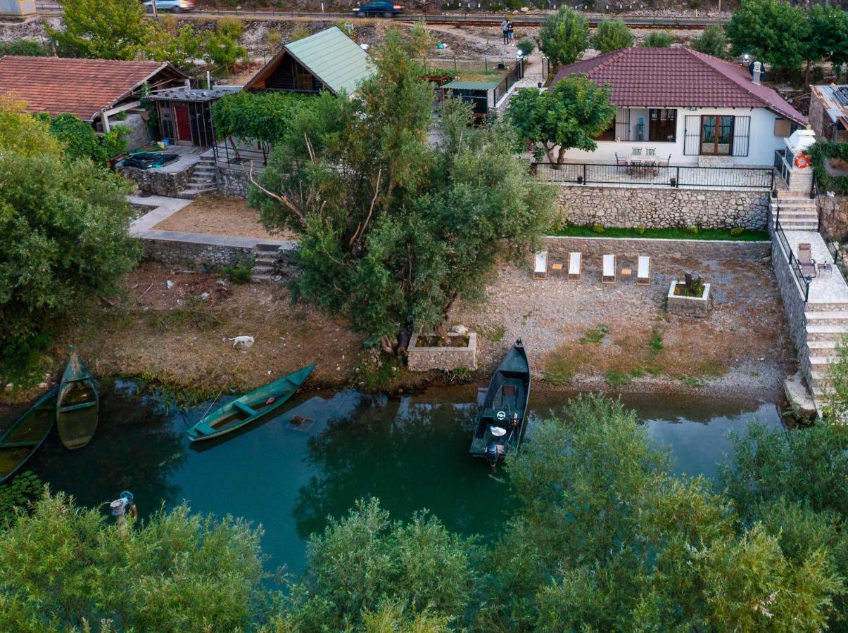 Luxury House Lotos Apartamento Golubovci Exterior foto
