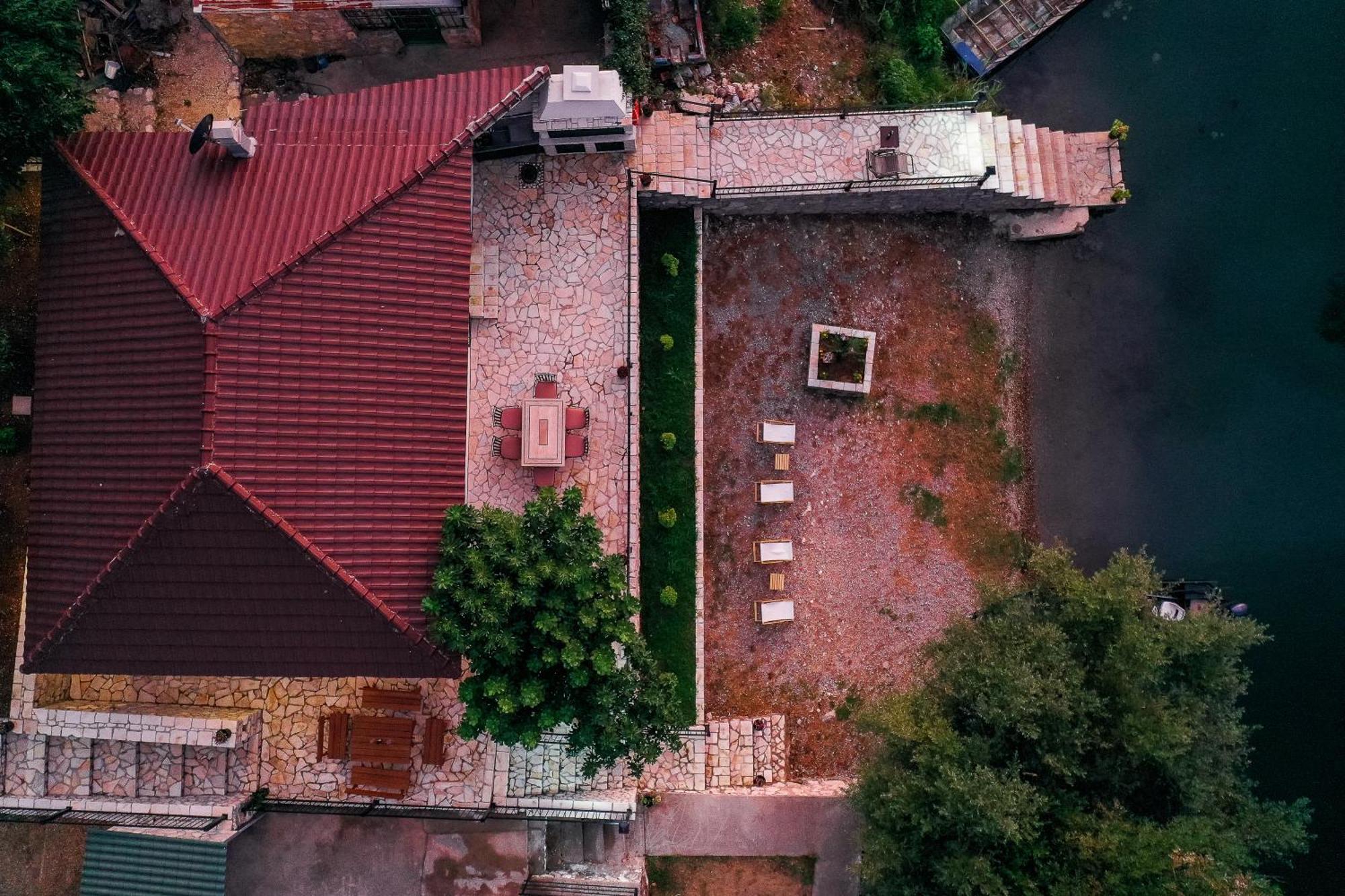 Luxury House Lotos Apartamento Golubovci Exterior foto