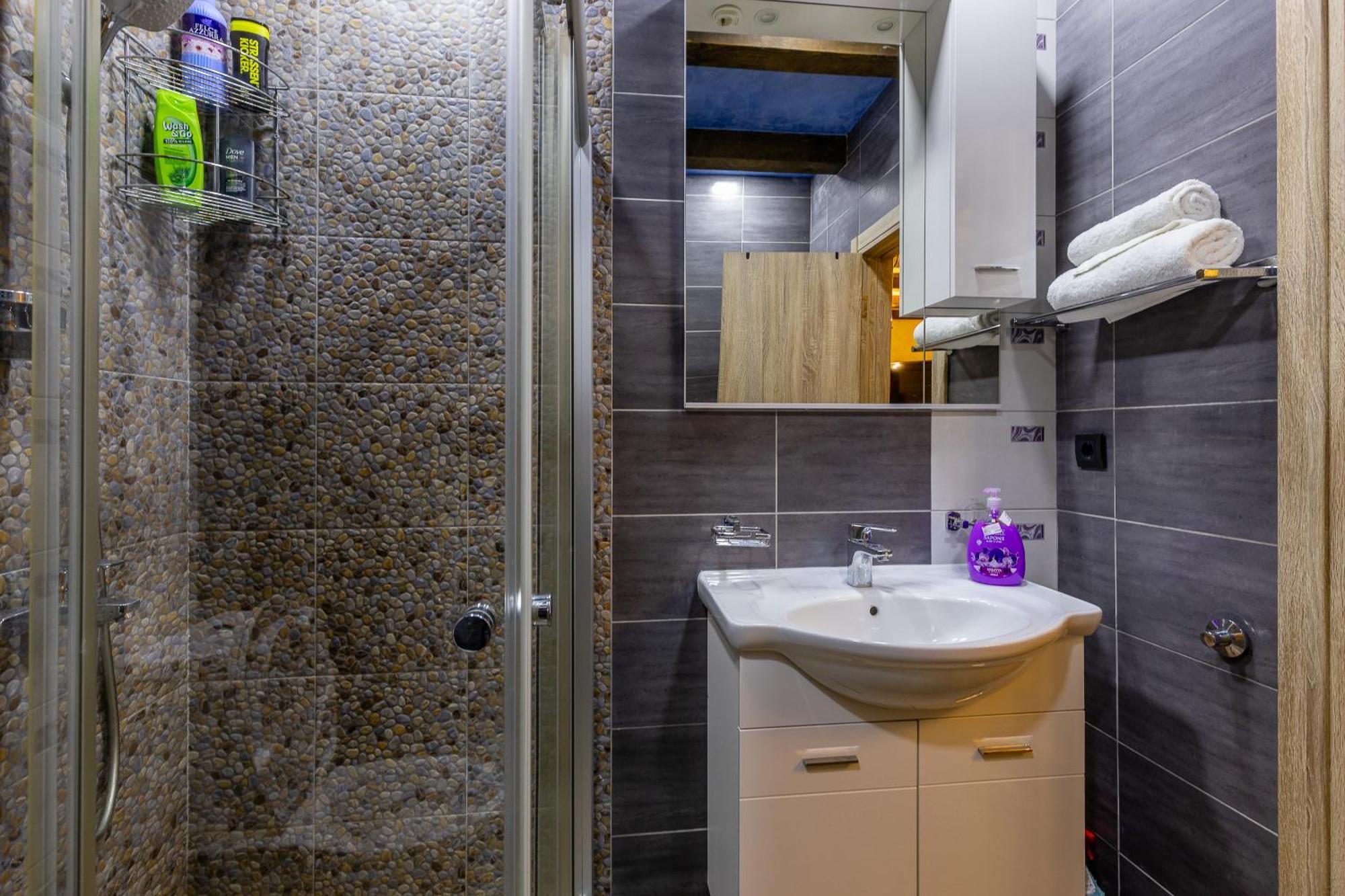 Luxury House Lotos Apartamento Golubovci Exterior foto